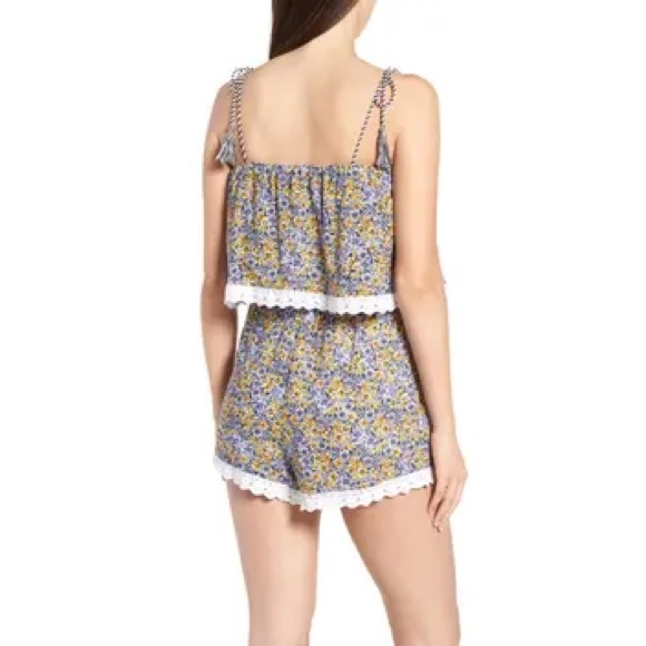 cupcakes and cashmere Andria Floral Romper NWT NEW - Picture 3 of 4